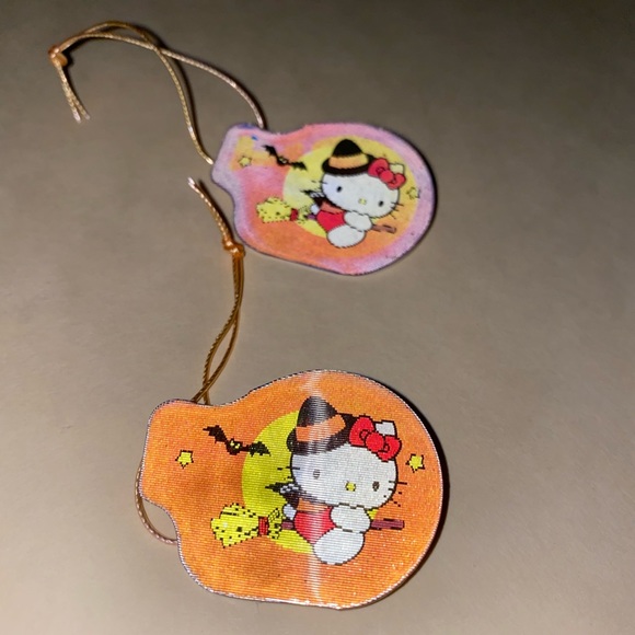 Hello Kitty Halloween Pins - Picture 2 of 4